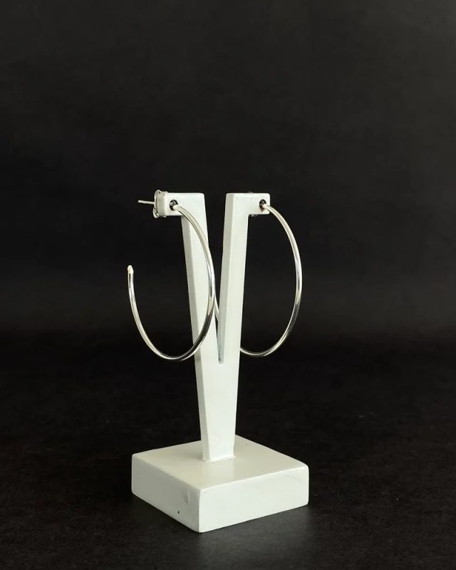 Argola pequena fina